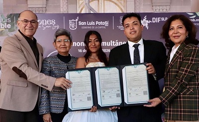 Gobierno de la Capital da certeza legal a más de 200 familias potosinas