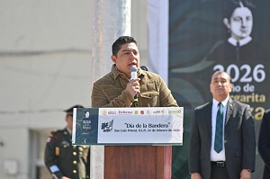 Ricardo Gallardo llama a honrar a la Patria en el Dia  de la Bandera