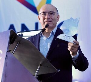 Alcalde Enrique Galindo el galardón “Francisco Villarreal Torres” por impulsar el alto rendimiento deportivo