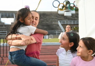 Mexico no se vende , no se rinde y esta de pie siempre por su pueblo: Presidenta Claudia Sheinbaum