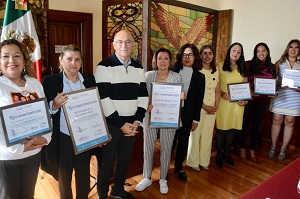 Entrega Cabildo reconocimiento municipal de la mujer a María Esperanza Lucciotto y “Vuelos de Pajaros”