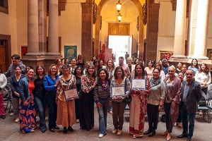Reflexionan sobre el papel de las mujeres en las artes visuales en conversatorio realizado en Palacio Municipal