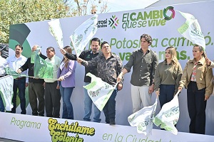 Ricardo Gallardo enchula la Colonia Lomas del Mezquital