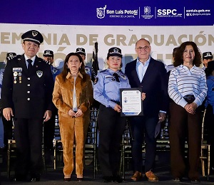 “Firmes y dignas”: Alcalde Galindo gradúa primera generación de Centinelas