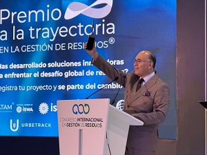 Alcalde Enrique Galindo recibe premio internacional por programa “Ecología Táctica