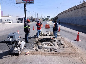 Gobierno de la Capital atiende punto de riesgo vial en cruce estratégico de la colonia El Aguaje