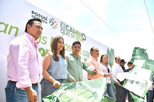 Ricardo Gallardo festeja a Niñez de Matehuala e inicia pavimentación de avenida