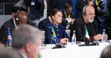 Presidenta Claudia Sheinbaum  propone en 1V Cumbre en Defensa de la Democracia en Barcelona España, destinar 10%  del gasto mundial en armamento a Programas Globales