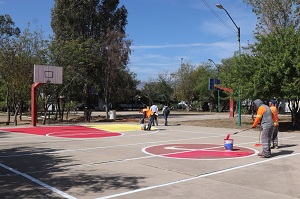 Capital al 100 refuerza mantenimiento en el Parque de a Peso con jornada integral de limpieza