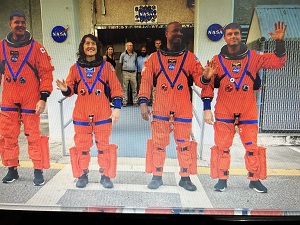 De regreso a la tierra; todo un gran éxito el sobre vuelo a la luna, diez días de viaje  