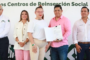 Ricardo Gallardo entrega Preliberaciones en el Centro de Reinserción Social “La Pila”