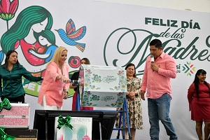 Ricardo Gallardo garantiza Salud a madres potosinas