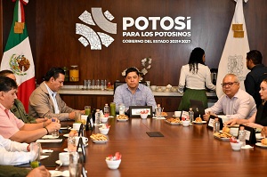 Ricardo Gallardo acuerda reforzar a policías municipales con alcaldes de la Zona Media