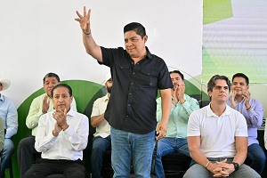 Ricardo Gallardo enchula Colonia Satélite