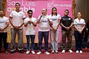 Total respaldo a deportistas destacados: Enrique Galindo les entrega becas  y soporte integral
