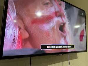 Eliminan a Mexico , termina el  encanto mundialista  para millones de mexicanos. Pierde contra Inglaterra al son de tres goles a dos.