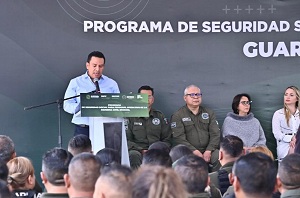 Familias de los tres oficiales caídos recibirán un millón de pesos y una vivienda
