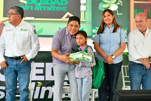 El Gobernador Ricardo Gallardo inicia entrega de apoyos escolares  2026 en Soledad