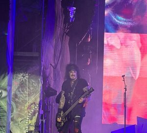 Concierto exclusivo para la FENAPO dio Mõtley Crüe y los fans pletóricos 