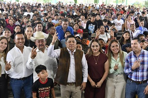 El Gobernador Ricardo Gallardo lleva nueva unidad deportiva , alumbrado led, apoyos escolares y ganaderos a Ahualulco