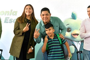 Ricardo Gallardo enchula las Julias con mejores calles , servicios y apoyos escolares