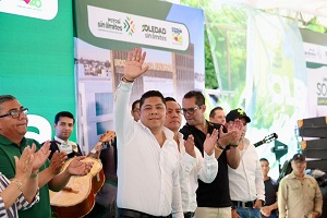 El Gobernador Ricardo Gallardo celebra el Día de la Garnacha con familias de Soledad
