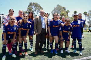 Enrique Galindo festeja a mujeres y hombres en el Día del Trabajador de Interapas