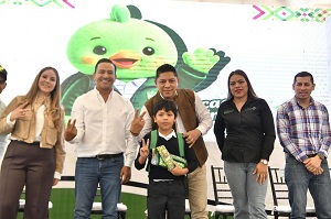 Ricardo Gallardo continúa con la entrega de apoyos escolares y luminarias led; ahora en Mexquitic de Carmona
