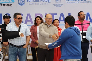 Enrique Galindo simplifica trámites para negocios en San Luis Capital