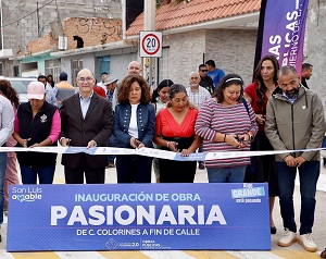 Tras tres décadas de espera, Galindo entrega renovada la calle Pasionaria