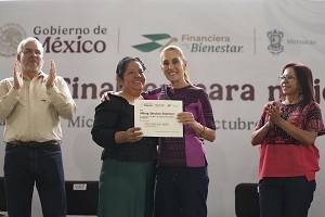 “Las mujeres podemos ser lo que queramos ser y para ello es la facilidad de estos créditos”: Presidenta Claudia  Sheinbaum