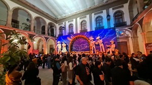 Palacio de Gobierno se llena de visitantes por su Altar Monumetal