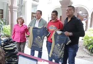 Se entregan Kits de la Carrera Atlética “Un Legado a La Nación” diputado Luis Fernando Gámez Macías