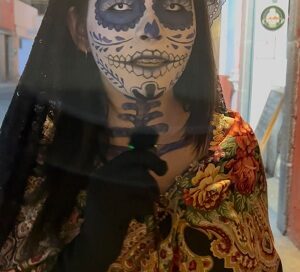 Partcipantes destacan unidad , alegría y tradición en el desfile “Xantolo Se Vive En Tu Ciudad  2026 “